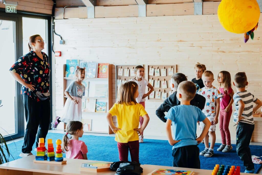 96 de școli și grădinițe deschise în București pe timpul verii. Lista cu toate unitățile care au program în vacanță