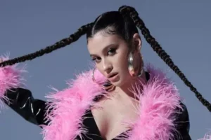 Cine este Erika Isac, artista care cântă piesa "Macarena" Cine este Erika Isac, artista care cântă piesa "Macarena"
