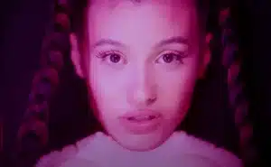 Cine este Erika Isac, artista care cântă piesa "Macarena" Cine este Erika Isac, artista care cântă piesa "Macarena"