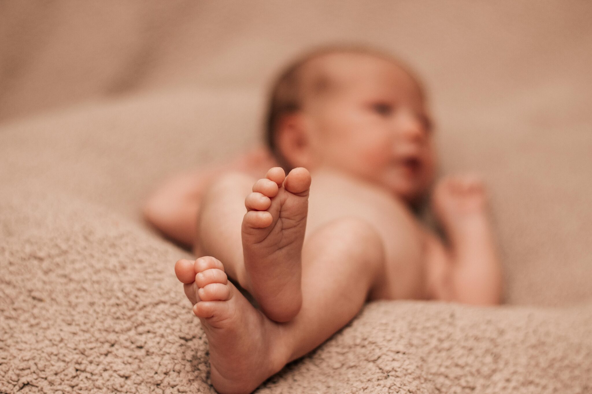 Tichete de 2.000 de lei pentru femeile care au născut după 12 aprilie 2024. Ce condiții sunt