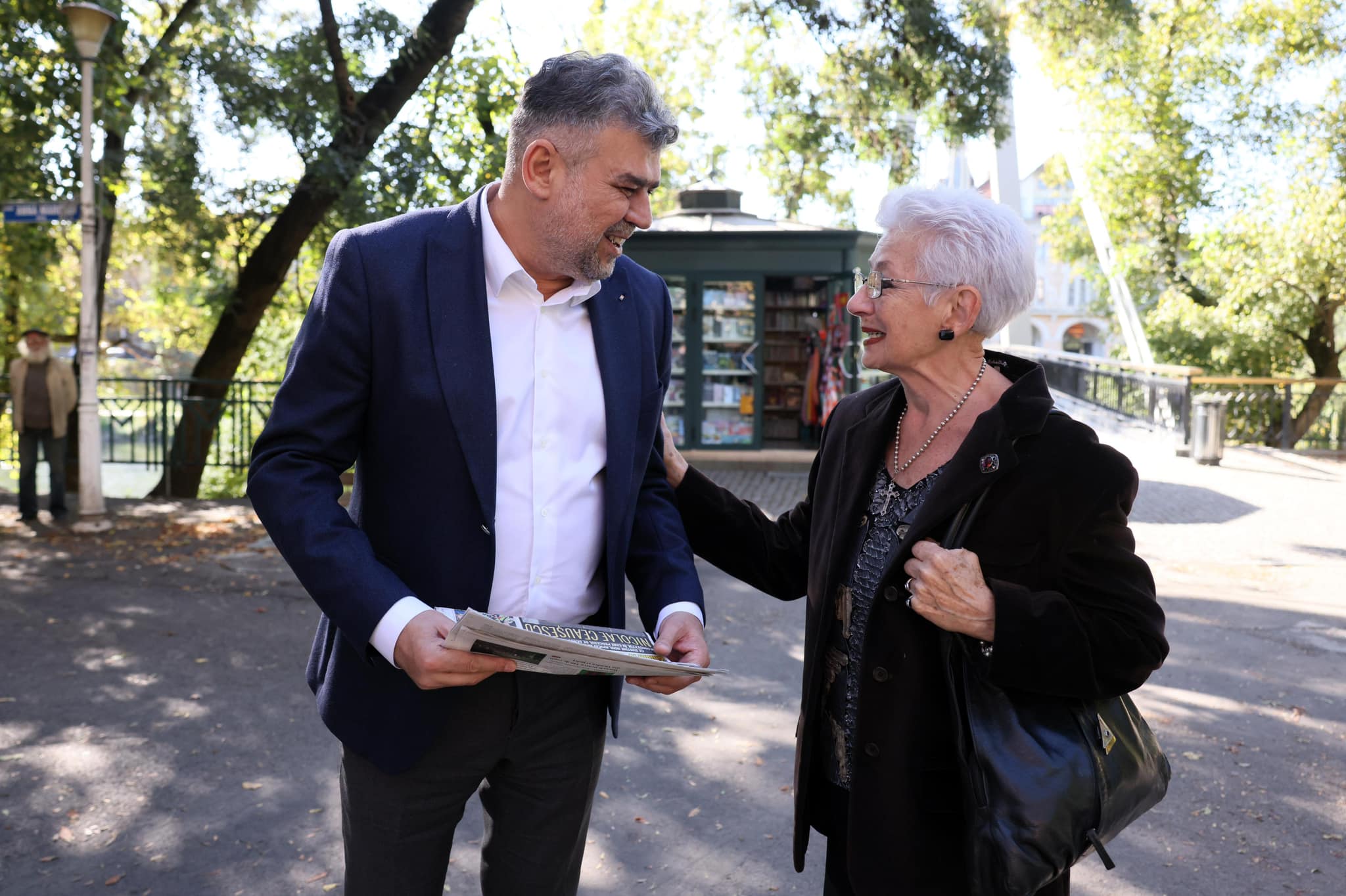 Marcel Ciolacu, la plimbare prin Oradea. Ce spune premierul că a făcut „ca pe vremuri” | Oficiul de Știri Marcel Ciolacu, la plimbare prin Oradea. Ce spune premierul că a făcut „ca pe vremuri” | Oficiul de Știri