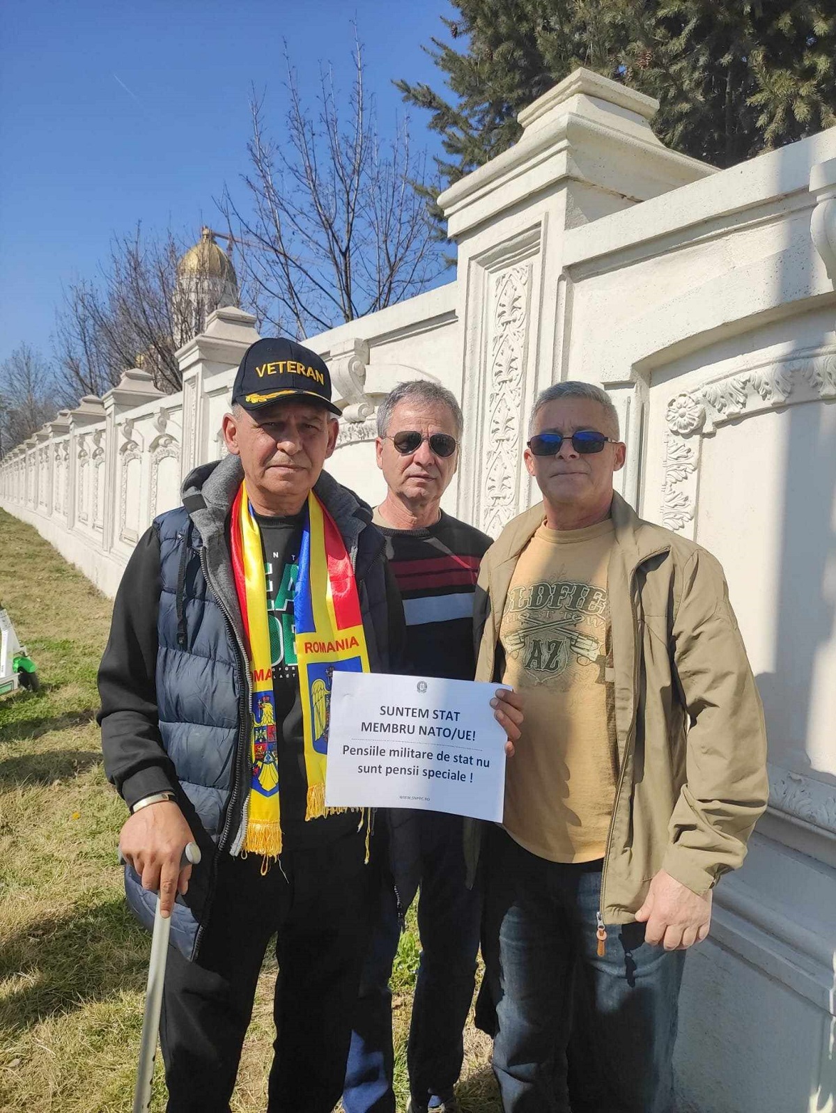 Pensiile militare. Protest la CCR. Mâine se judecă Pensiile militare. Protest la CCR. Mâine se judecă