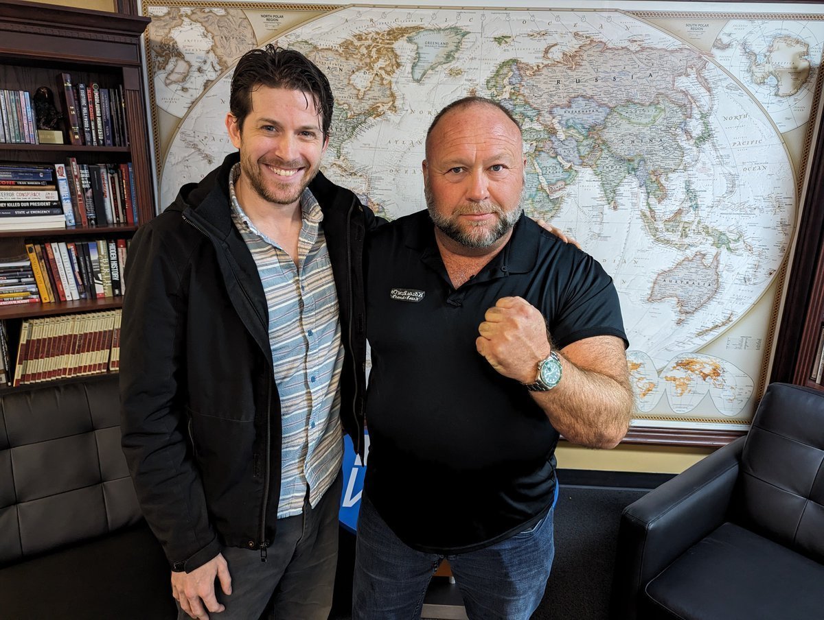 Jamie White și Alex Jones