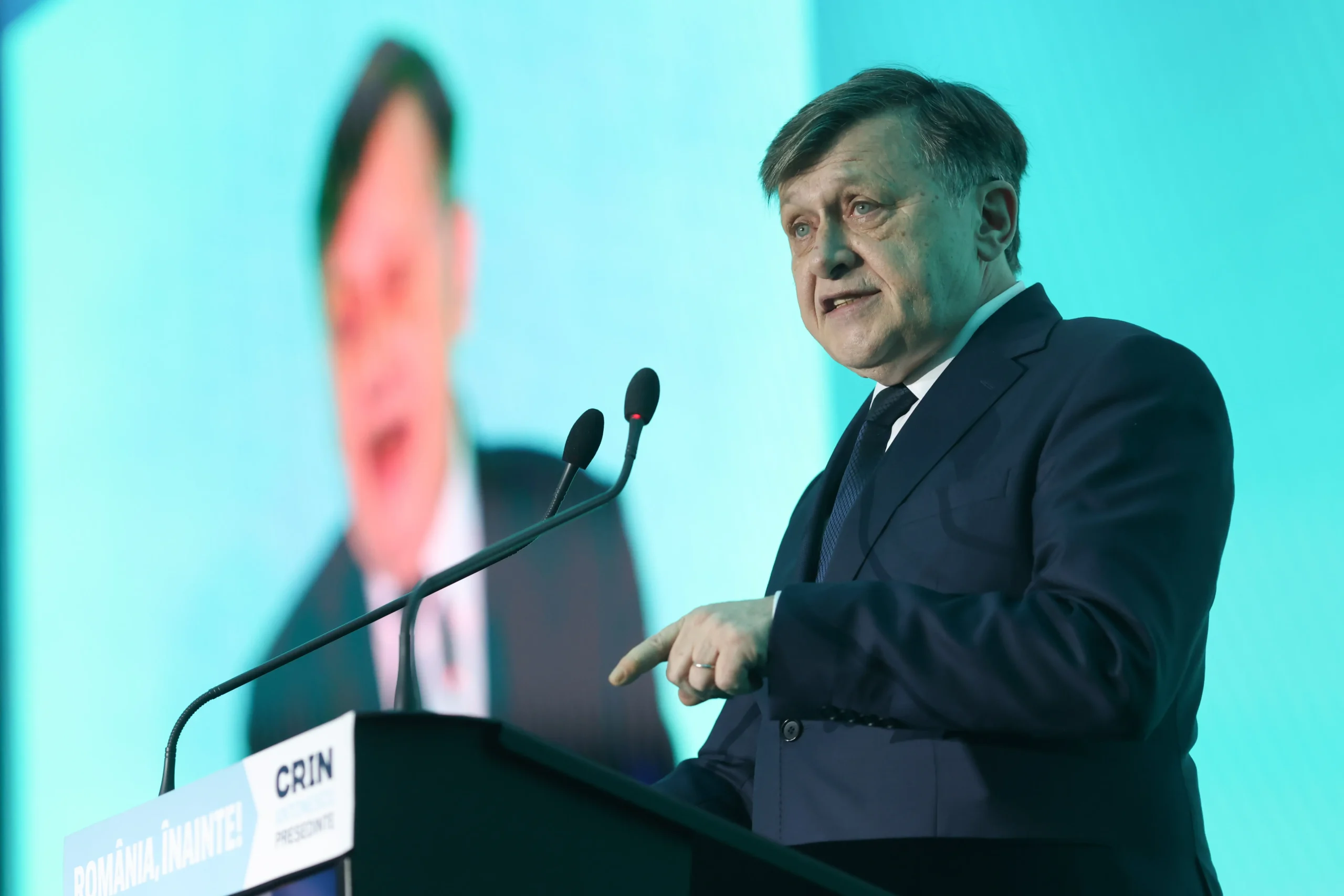 Crin Antonescu: „Sprijiniți-mă să-l înving pe Simion. Cu Dumnezeu înainte!”