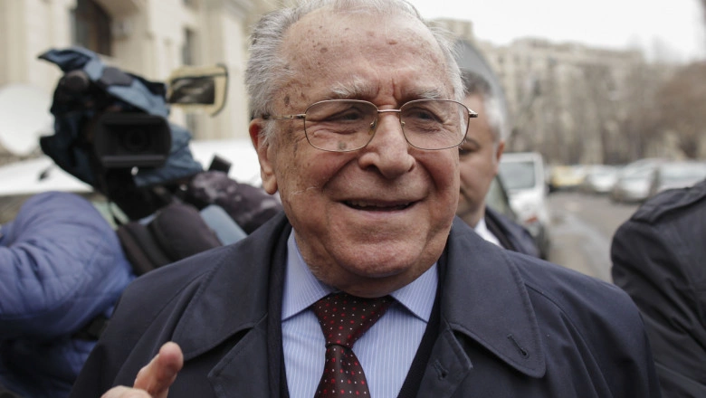 Ion Iliescu, internat la terapie intensivă cu probleme respiratorii | Oficiul de Știri Ion Iliescu este în stare critică: Este inconștient și ar fi ținut pe aparate (surse)