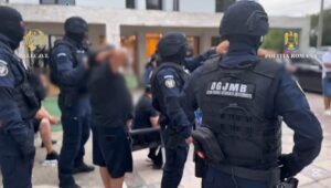 Percheziții la interlopi din clanurile Pian și Purcel Percheziții la interlopi din clanurile Pian și Purcel