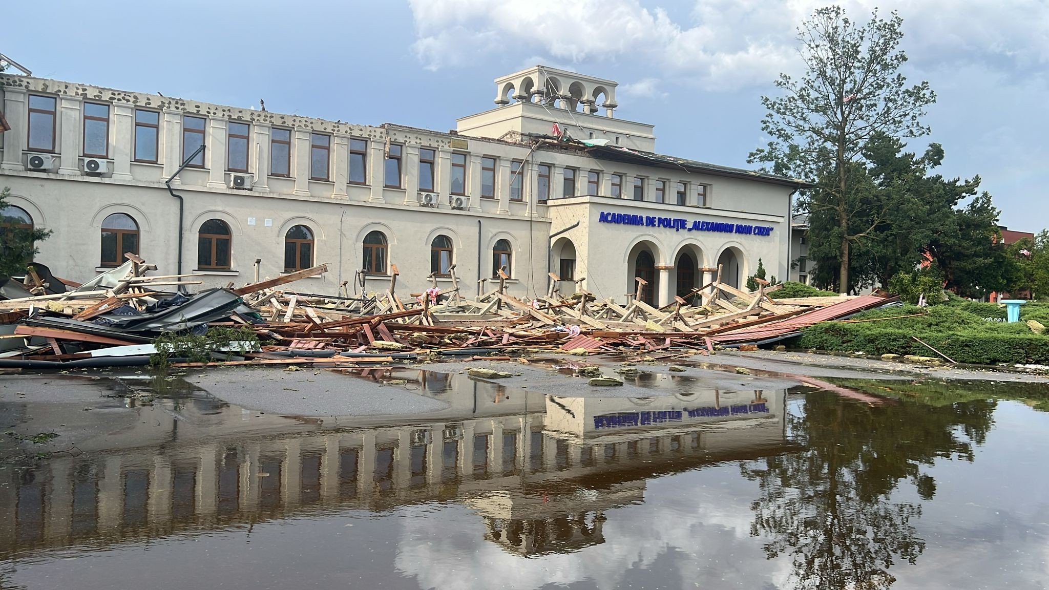 Acuzații de corupție în Academia de Poliție: Profesorul Claudiu Țupulan, acuzat de afaceri cu studenți doctoranzi-fantomă | Oficiul de Știri Acuzații de corupție în Academia de Poliție: Profesorul Claudiu Țupulan, acuzat de afaceri cu studenți doctoranzi-fantomă | Oficiul de Știri