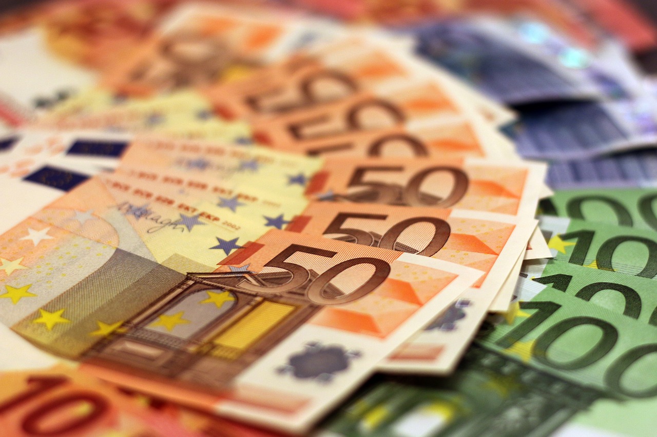 Militar din București, arestat pentru că vindea bani falși/ Cât cerea pe o bancnotă de 50 de euro
