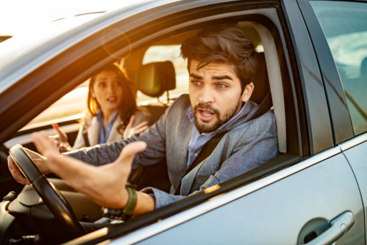 Român rămas fără permis în Grecia pentru o parcare pe trotuar. În România ar fi luat doar o amendă | Oficiul de Știri Român rămas fără permis în Grecia pentru o parcare pe trotuar. În România ar fi luat doar o amendă | Oficiul de Știri