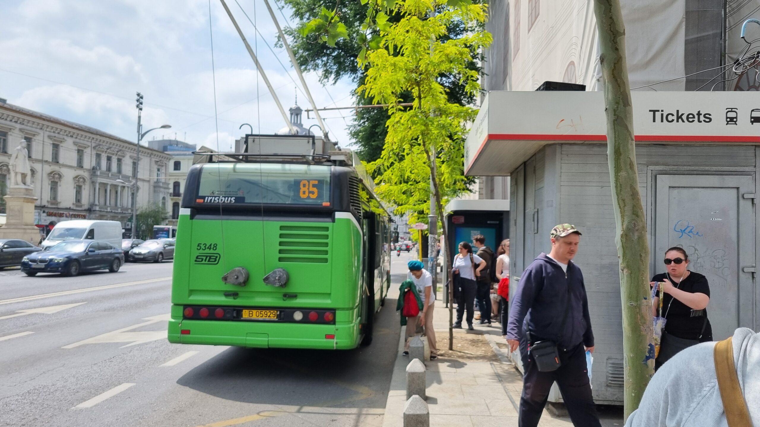 Troleibuze Astra vechi, vopsite ca noile Solaris. Nicușor Dan și Stelian Bujduveanu i-au păcălit pe bucureșteni?! FOTO