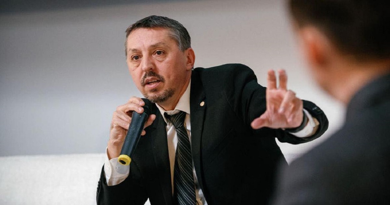 Nicușor Dan are licență, spune Ministerul Educației