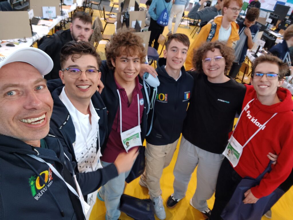 Prof. Marius Nicoli, coordonatorul “lotului de aur” de la Olimpiada Internațională de Informatică: România, pe locul 2 în clasamentul all time | Oficiul de Știri