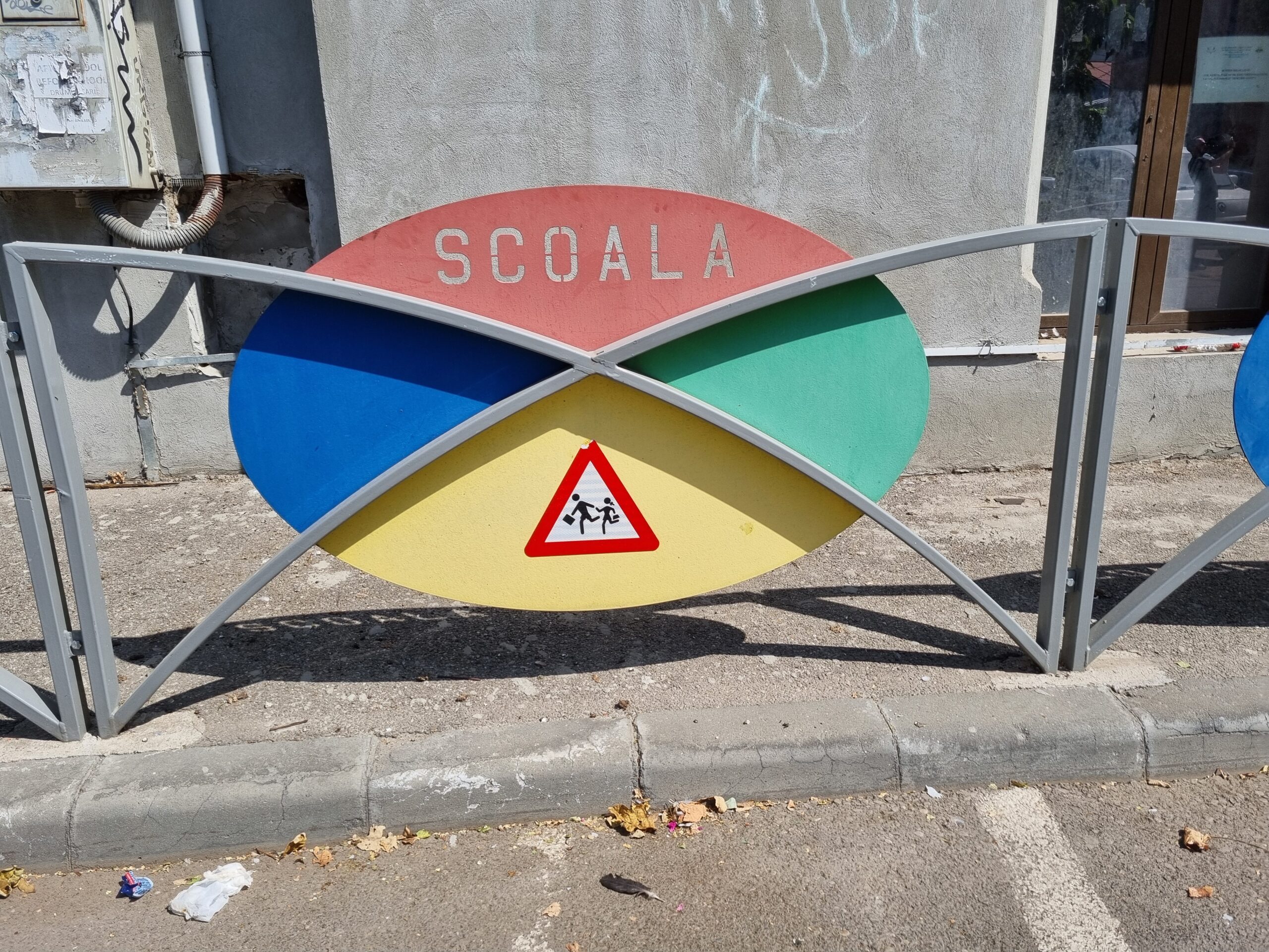 An școlar nou; școli cu probleme vechi, în Capitală. FOTO