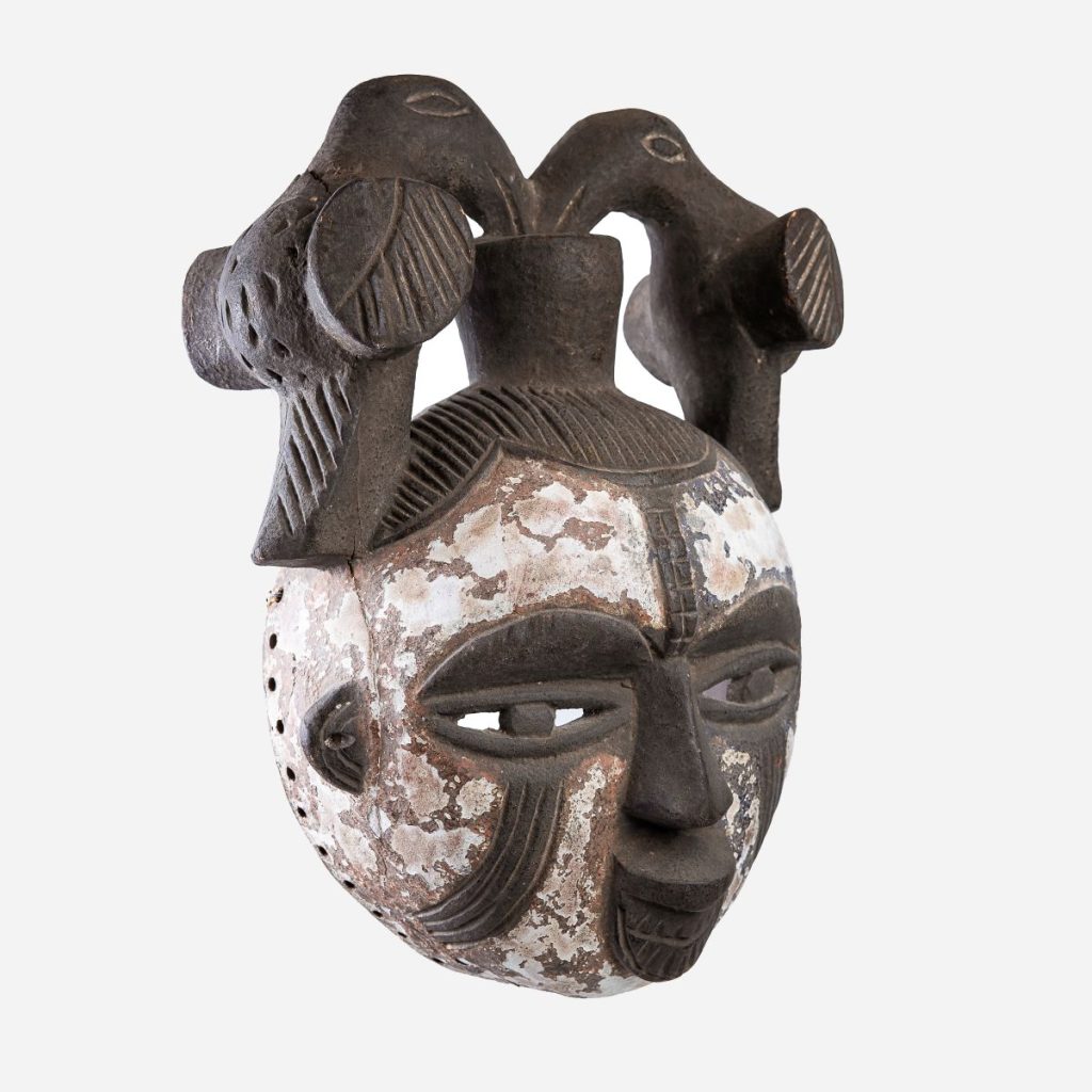 Se vinde colecția de artă africană care i-a aparținut lui Mihai Caraman, "legenda spionajului românesc" Se vinde colecția de artă africană care i-a aparținut lui Mihai Caraman, "legenda spionajului românesc"