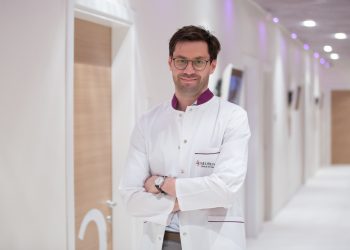 Cum să recunoști simptomele unui accident vascular cerebral (AVC). Neurolog: "Fiecare minut de întârziere înseamnă moartea a 2 milioane de neuroni"