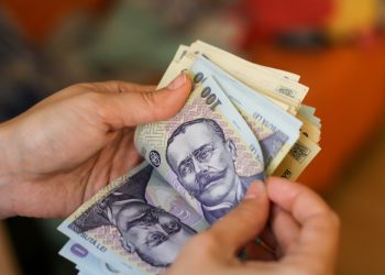 Oficial BNR: „Nu toată lumea strânge cureaua”