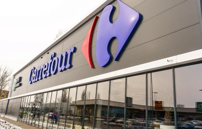 Carrefour vinde magazinele din România