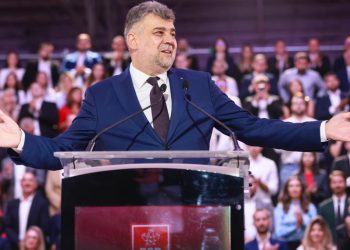 Marcel Ciolacu, la plimbare prin Oradea. Ce spune premierul că a făcut „ca pe vremuri” | Oficiul de Știri Marcel Ciolacu, la plimbare prin Oradea. Ce spune premierul că a făcut „ca pe vremuri” | Oficiul de Știri