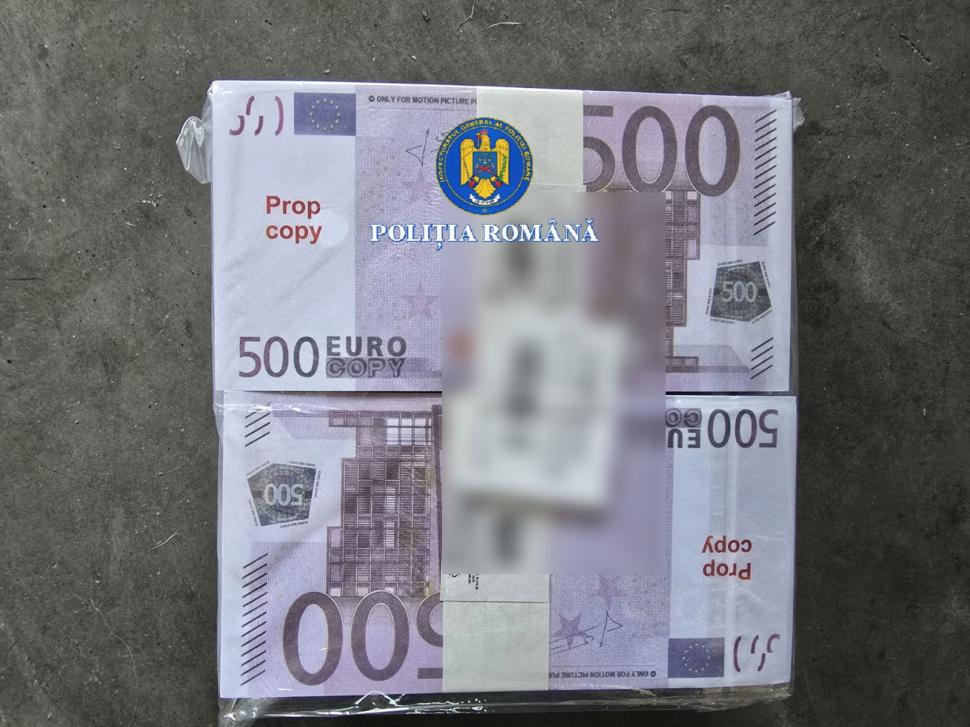 Poliția Română, explicații după ce s-a aflat că miliardul de euro în bani falși, din portul Constanța, este recuzită de film: "Știm că pare amuzant" Poliția Română, explicații după ce s-a aflat că miliardul de euro în bani falși, din portul Constanța, este recuzită de film: "Știm că pare amuzant"