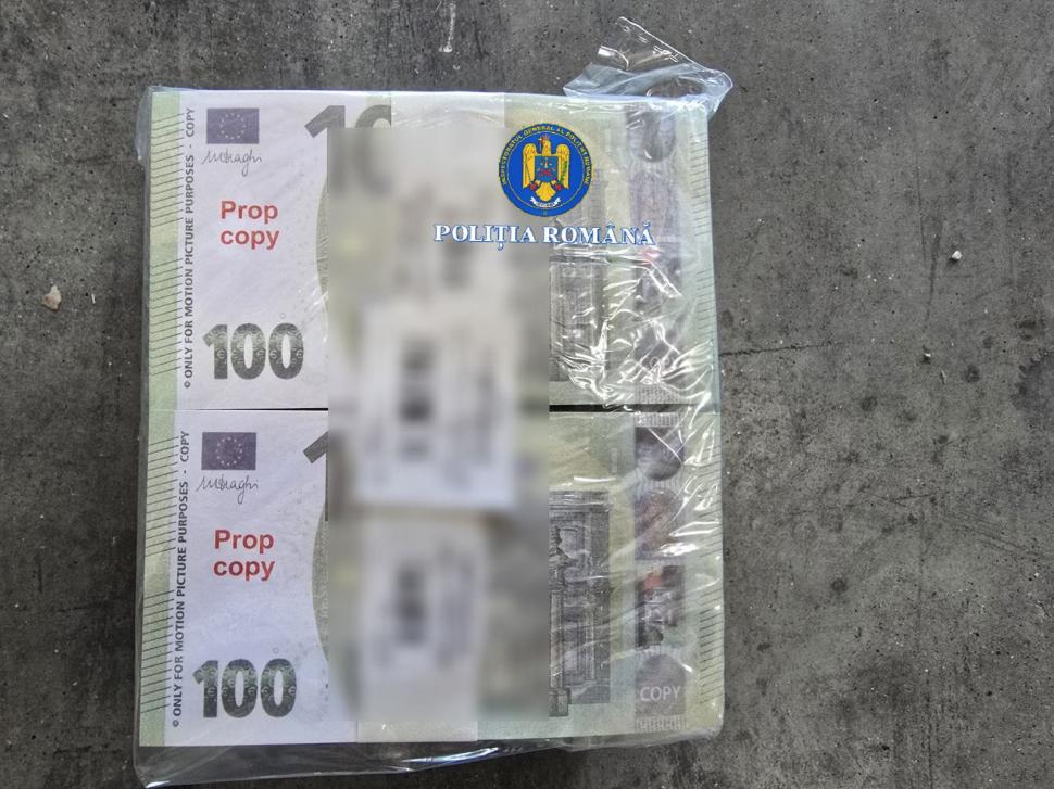 Poliția Română, explicații după ce s-a aflat că miliardul de euro în bani falși, din portul Constanța, este recuzită de film: "Știm că pare amuzant" Poliția Română, explicații după ce s-a aflat că miliardul de euro în bani falși, din portul Constanța, este recuzită de film: "Știm că pare amuzant"