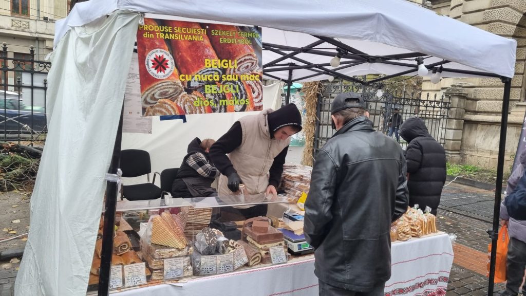 Dulciuri si fructe la Targul Pescăresc din Bucuresti Dulciuri si fructe la Targul Pescăresc din Bucuresti