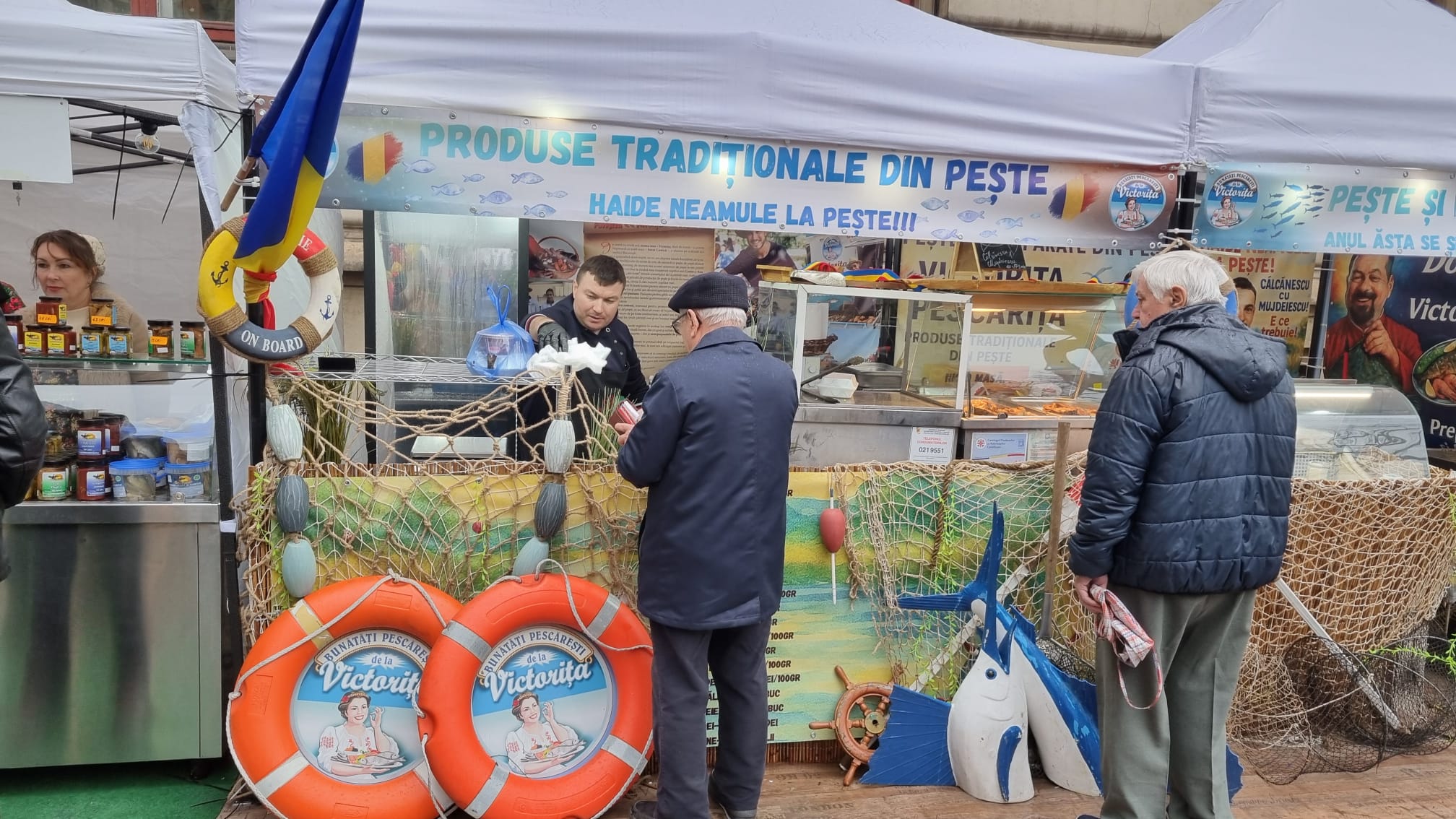 Dulciuri, fructe si bautura, la Targul Pescăresc de la Ministerul Agriculturii