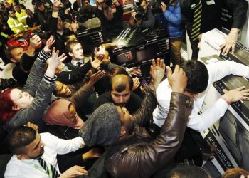 Pensionar la cumpărături. La Carrefour Lujerului, nesimțirea face parte din ofertă