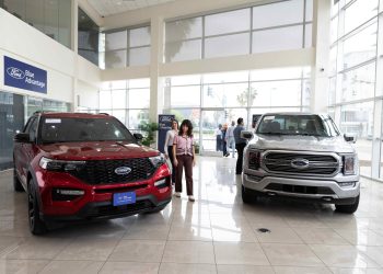 Vânzările de mașini electrice au crescut cu 49% în România