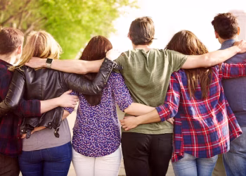 Barometrul de Consum Cultural 2024. Schimbarea la care asistăm: mersul la biserică, întâlnirile cu rudele și prietenii