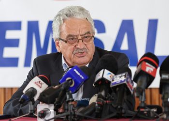 Guvernul Bolojan reduce plafonul medicamentelor compensate, lovind crunt bolnavii cronici și pensionarii | Oficiul de Știri Guvernul Bolojan reduce plafonul medicamentelor compensate, lovind crunt bolnavii cronici și pensionarii | Oficiul de Știri