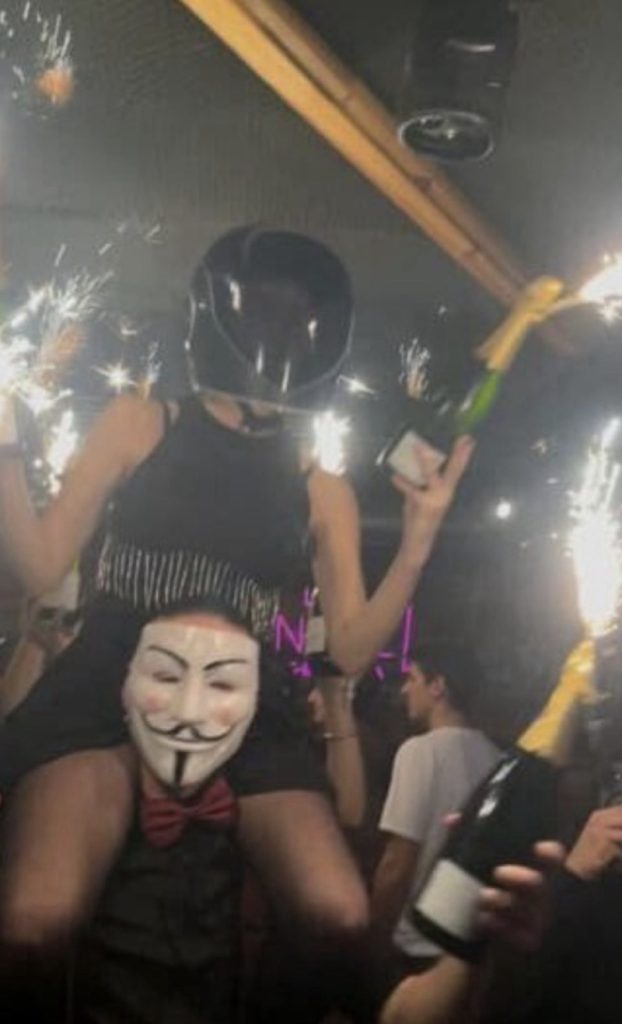 Patronii barului din Crans-Montana, Elveţia, puşi sub acuzare, după incendiul în care au murit 47 de oameni. Care sunt acuzațiile