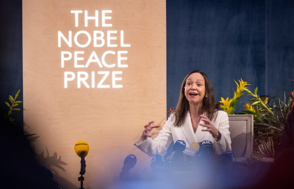 Corina Machado îi oferă premiul Nobel lui Trump
